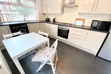 3 bed house, Mildred street, Near university, Salford, M72HG - Image 2