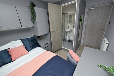 6 bed flat, Thynne Street, City Centre, Bolton, BL36BA - Image 1