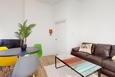 3 bed flat, Greenbank road, Greenbank, Plymouth, PL48NH - Image 2