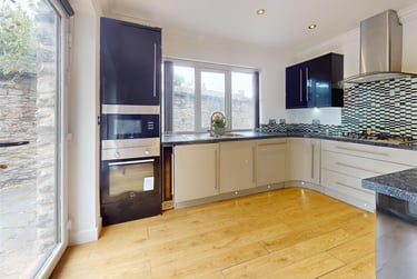 3 bed house, Emily Garden, Cattedown, Plymouth, PL47QS - Image 3