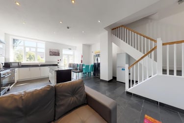 6 bed house, College Avenue, Mutley, Plymouth, PL47AN - Image 1