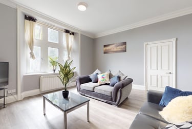 4 bed flat, Greenbank road, Greenbank, Plymouth, PL48NH - Image 1