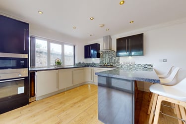 3 bed house, Emily Garden, Cattedown, Plymouth, PL47QS - Image 2