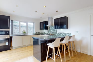 3 bed house, Emily Garden, Cattedown, Plymouth, PL47QS - Image 1