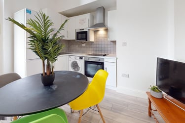 3 bed flat, Greenbank road, Greenbank, Plymouth, PL48NH - Image 1