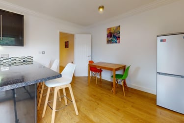 3 bed house, Emily Garden, Cattedown, Plymouth, PL47QS - Image 4