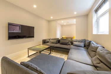 7 bed house, Craighall Avenue, Burnage, Manchester, M192BR - Image 1