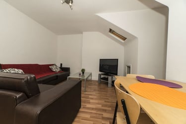 3 bed flat, Ladybarn road, Fallowfield, Manchester, M146WN - Image 2