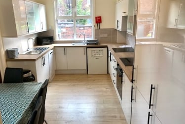 7 bed house, Lausanne road, Withington, Manchester, M203EU - Image 1