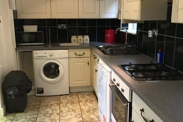 7 bed house, The Avenue, Bevendean, Brighton, BN24FA - Image 3