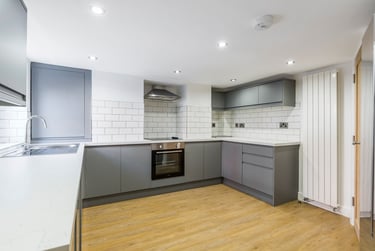 6 bed house, Devon Road, Woodhouse, Leeds, LS29BA - Image 1