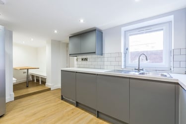 6 bed house, Devon Road, Woodhouse, Leeds, LS29BA - Image 2