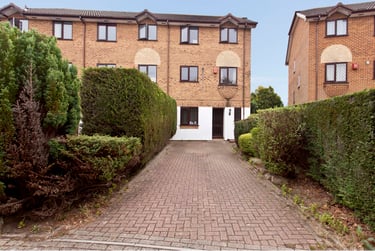 6 bed house, Smithson Close, Talbot village, Bournemouth, BH125EY - Image 1