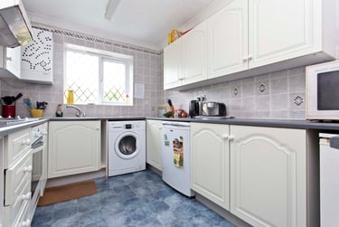 6 bed house, Smithson Close, Talbot village, Bournemouth, BH125EY - Image 3