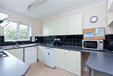 6 bed house, Smithson Close, Talbot village, Bournemouth, BH125EY - Image 3