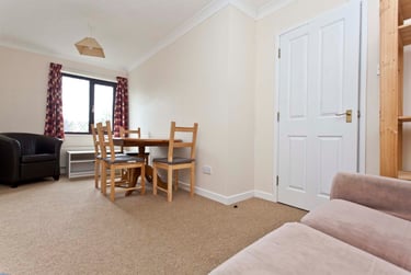 6 bed house, Smithson Close, Talbot village, Bournemouth, BH125EY - Image 4