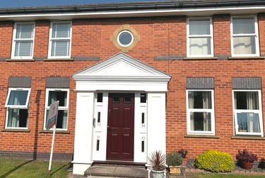 2 bed flat, Nicholas Gardens, Layerthorpe, York, YO103EX - Image 2