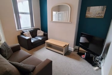 4 bed house, Brownlow street, The groves, York, YO318LW - Image 1