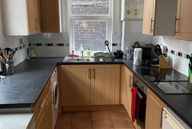 5 bed house, Victoria Gardens, City centre, Northampton, NN13LF - Image 2