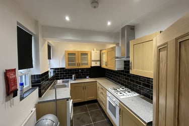 5 bed house, Carlton Road, Seedley, Salford, M67EW - Image 2