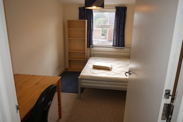 3 bed flat, Victoria Road, St james, Exeter, EX46JB - Image 6