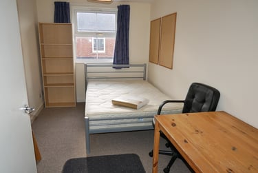 3 bed flat, Victoria Road, St james, Exeter, EX46JB - Image 5