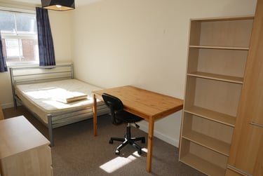 3 bed flat, Victoria Road, St james, Exeter, EX46JB - Image 4