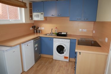 3 bed flat, Victoria Road, St james, Exeter, EX46JB - Image 2