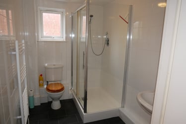 3 bed flat, Victoria Road, St james, Exeter, EX46JB - Image 7