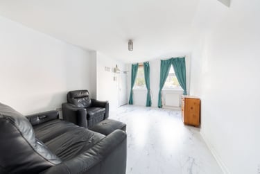 2 bed flat, Portree Street, Blair Street, London, E140HT - Image 1