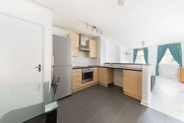 2 bed flat, Portree Street, Blair Street, London, E140HT - Image 3