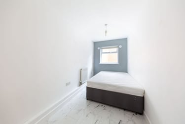 2 bed flat, Portree Street, Blair Street, London, E140HT - Image 6