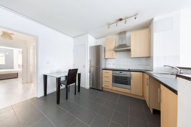 2 bed flat, Portree Street, Blair Street, London, E140HT - Image 4