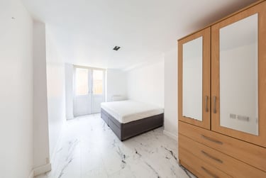 2 bed flat, Portree Street, Blair Street, London, E140HT - Image 7