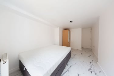 2 bed flat, Portree Street, Blair Street, London, E140HT - Image 8