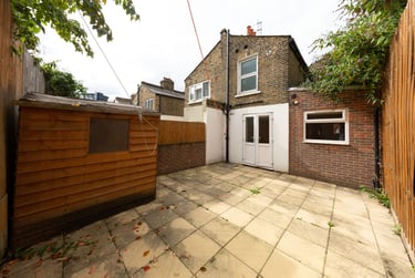 2 bed flat, Portree Street, Blair Street, London, E140HT - Image 10