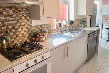 6 bed house, Gristhorpe Road, Selly Oak, Birmingham, B297SL - Image 2