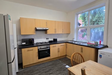 5 bed house, Landcross Road, Fallowfield, Manchester, M146LZ - Image 1