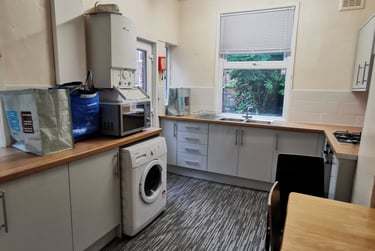 6 bed house, Derby Road, Fallowfield, Manchester, M146US - Image 1