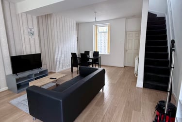 2 bed house, Oxford Street, City centre, Swansea, SA13JN - Image 1