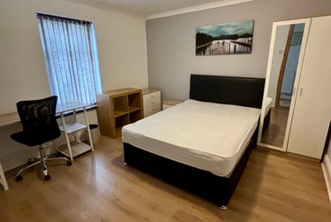 4 bed house, Western Street, Sandfields, Swansea, SA13JZ - Image 9