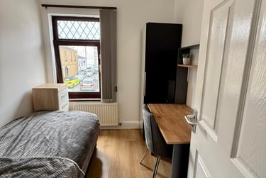 4 bed house, Western Street, Sandfields, Swansea, SA13JZ - Image 9