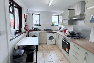 4 bed house, Western Street, Sandfields, Swansea, SA13JZ - Image 1