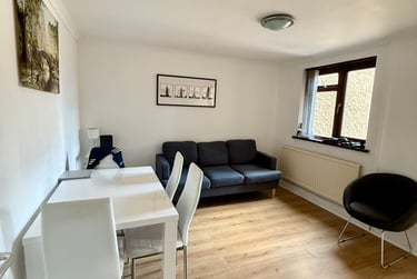 4 bed house, Western Street, Sandfields, Swansea, SA13JZ - Image 1