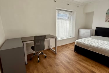 2 bed house, Miers street, St thomas, Swansea, SA18BY - Image 2