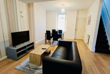 2 bed house, Oxford Street, City centre, Swansea, SA13JN - Image 2