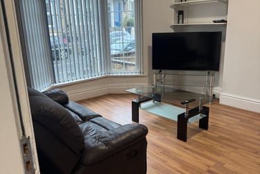 5 bed house, Blades Street, City Centre, Lancaster, LA11TS - Image 2