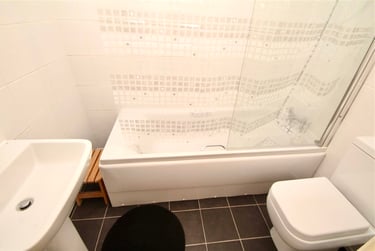 4 bed house, Moorhen Way, City Centre, Loughborough, LE113HH - Image 13