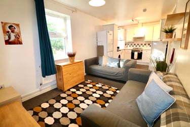 4 bed flat, Havelock Street, City Centre, Loughborough, LE115DH - Image 1