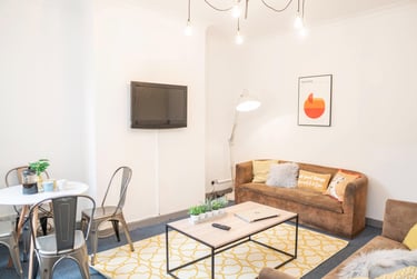 6 bed house, Salisbury, Near university, Chester, CH14BU - Image 1